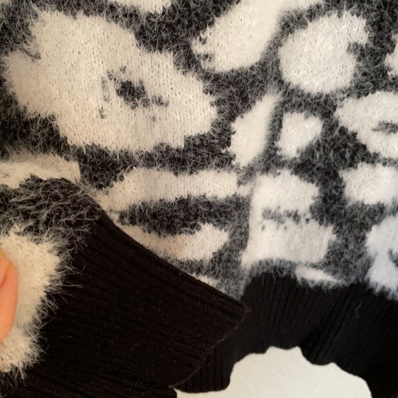 Animal print fluffy sweater - Picture 4 of 4